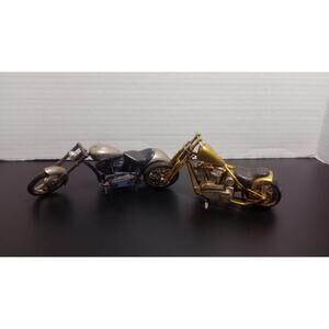 2 Jesse James West Coast Choppers Motorcycle 1:18 Muscle Machines Diecast